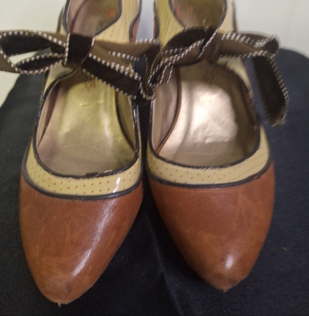 Poetic License Brown and Cream Vintage Inspired Kitten Heels Sz 6 - Picture 1 of 7